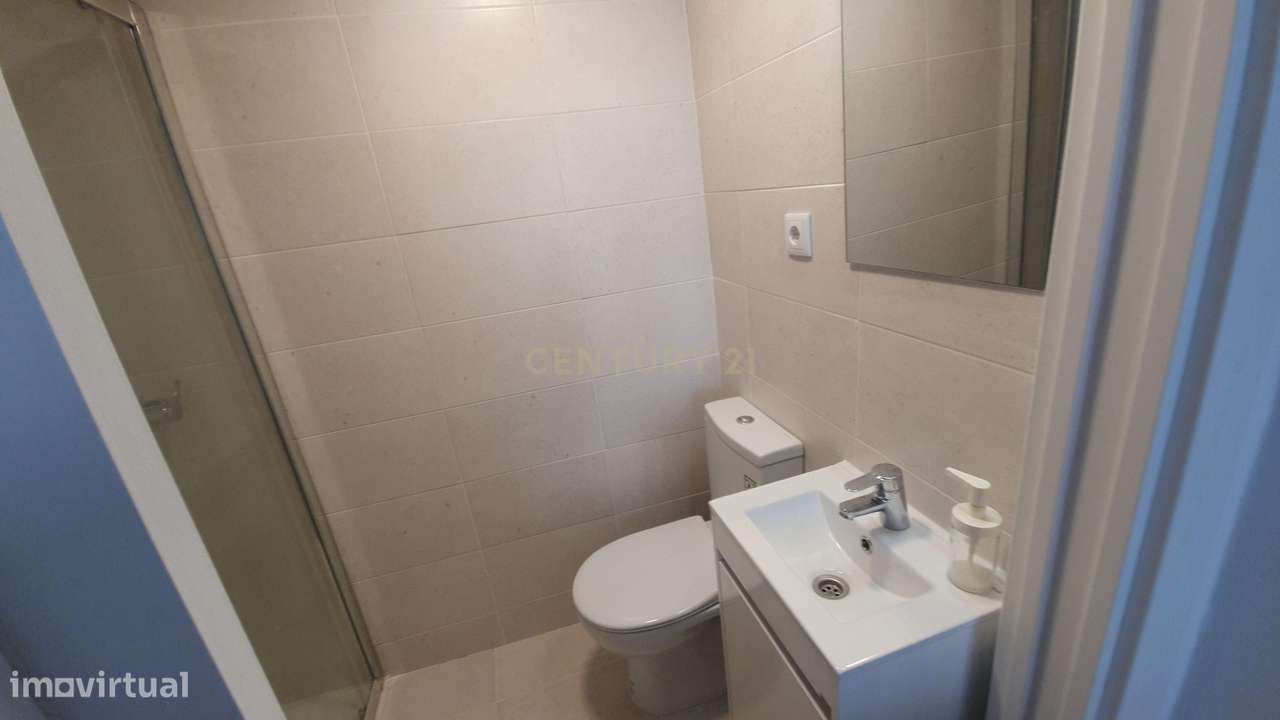 Prédio no Bairro Alto Remodelado com 3 Apartamentos e Loja, um Sonho p-55