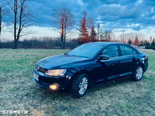 Volkswagen Jetta 1.6 TDI Highline - 17