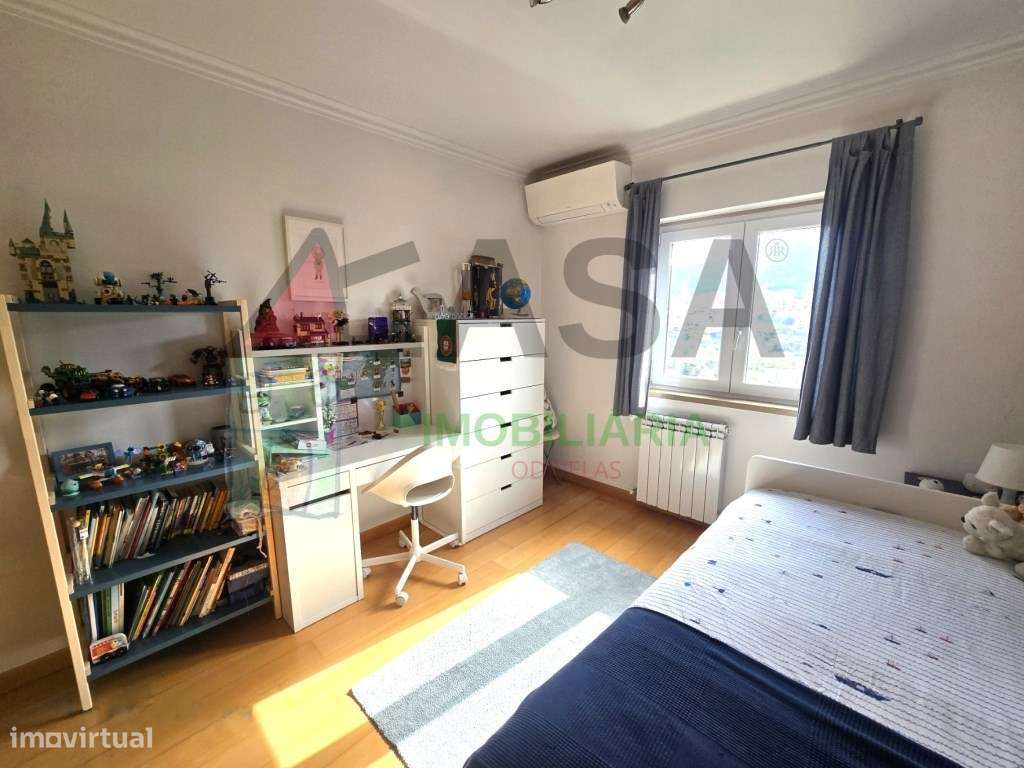 Moradia T4 com Terraço e Vista Desafogada em Loures-27