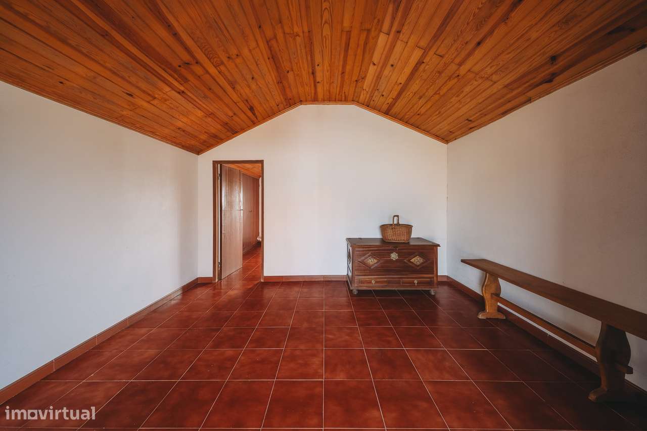 Moradia T3 com Terreno de 1.577 m² | Ribeira do Fárrio – Ourém-17