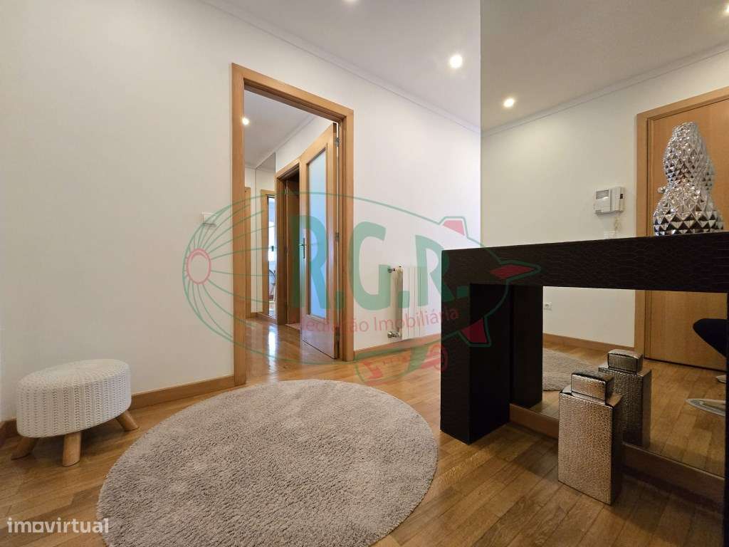 Apartamento T2| Lg Garagem 2 Carros | Localização Central São Cosme-26