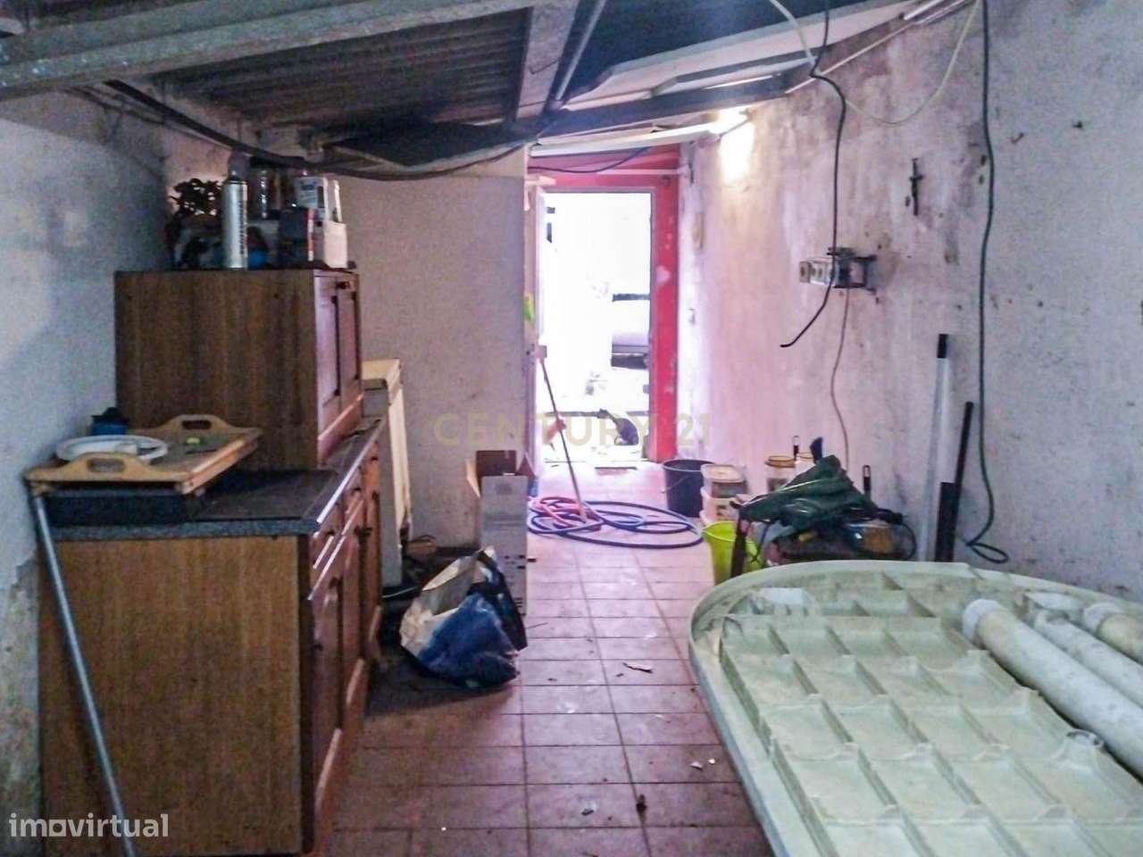 Arrecadação com 20m2 Palhais - Barreiro-5