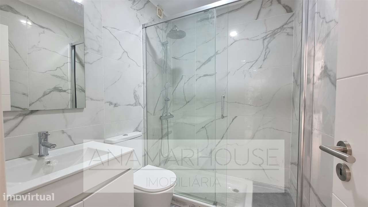 T3 Remodelado com varandas na Amadora, Mina De Água-9