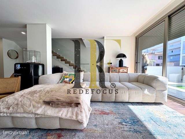 Moradia T4 de Luxo com Piscina e Jardim em Esmoriz-5