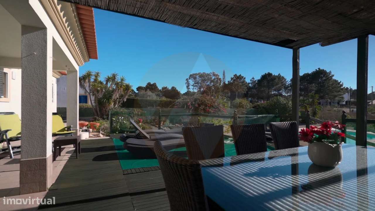 Moradia T3 com Piscina e Garagem na Urbanização Vale da Telha - Grande imagem: 2/21