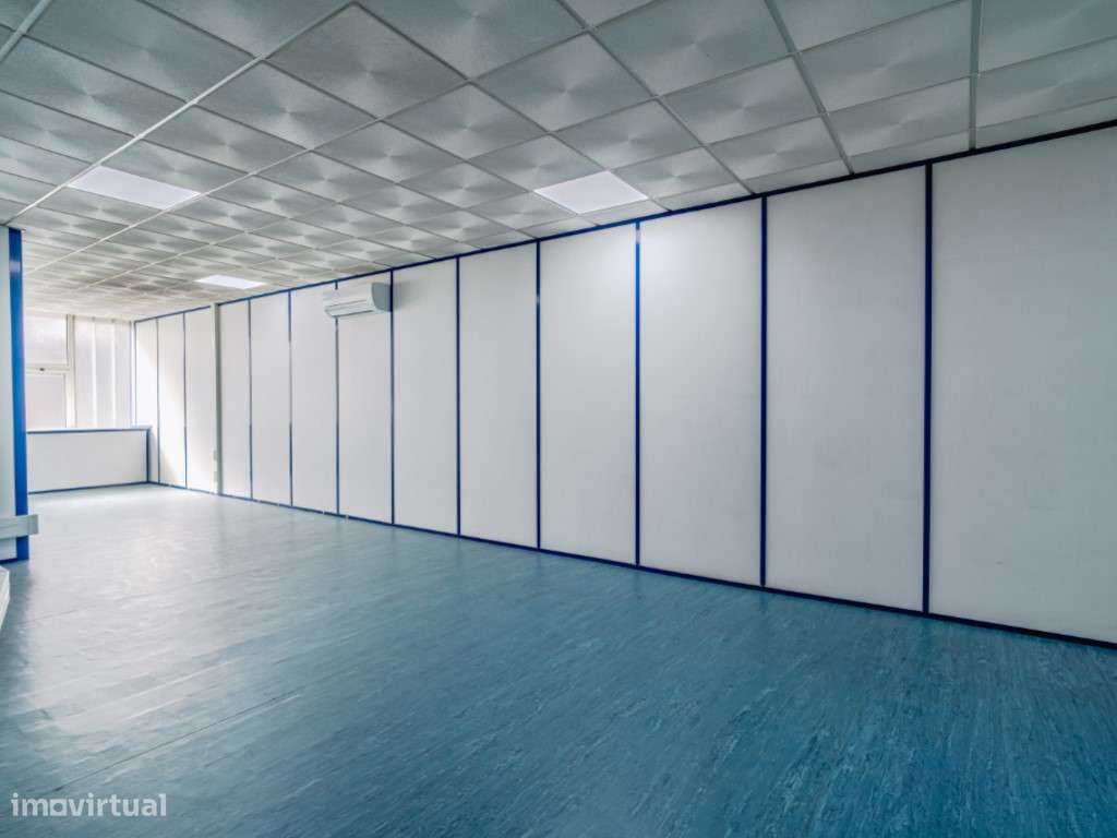 Arrenda-se Escritório - Estrada da Rocha, nº 2 - Linda-a-Velha - Grande imagem: 4/9