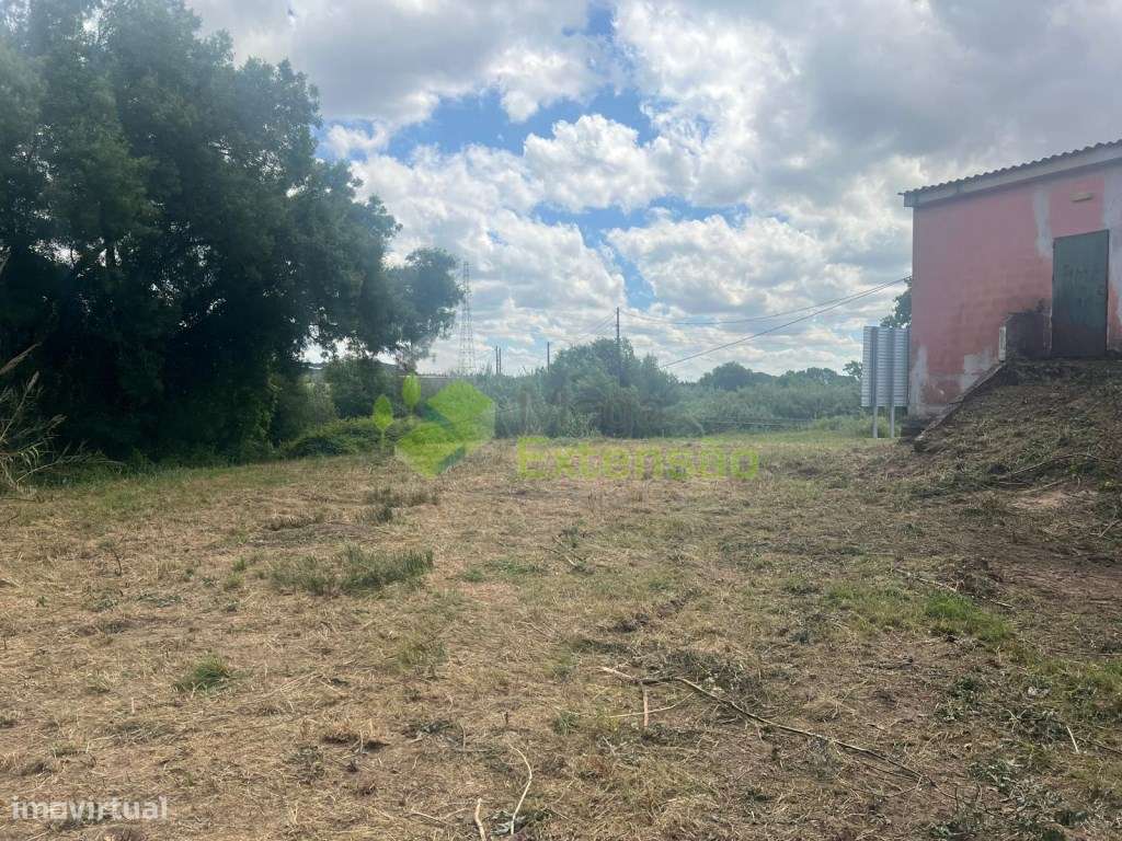 Antigo bar, para recuperar, perto de Alcoentre - junto à A1, com lo...-40