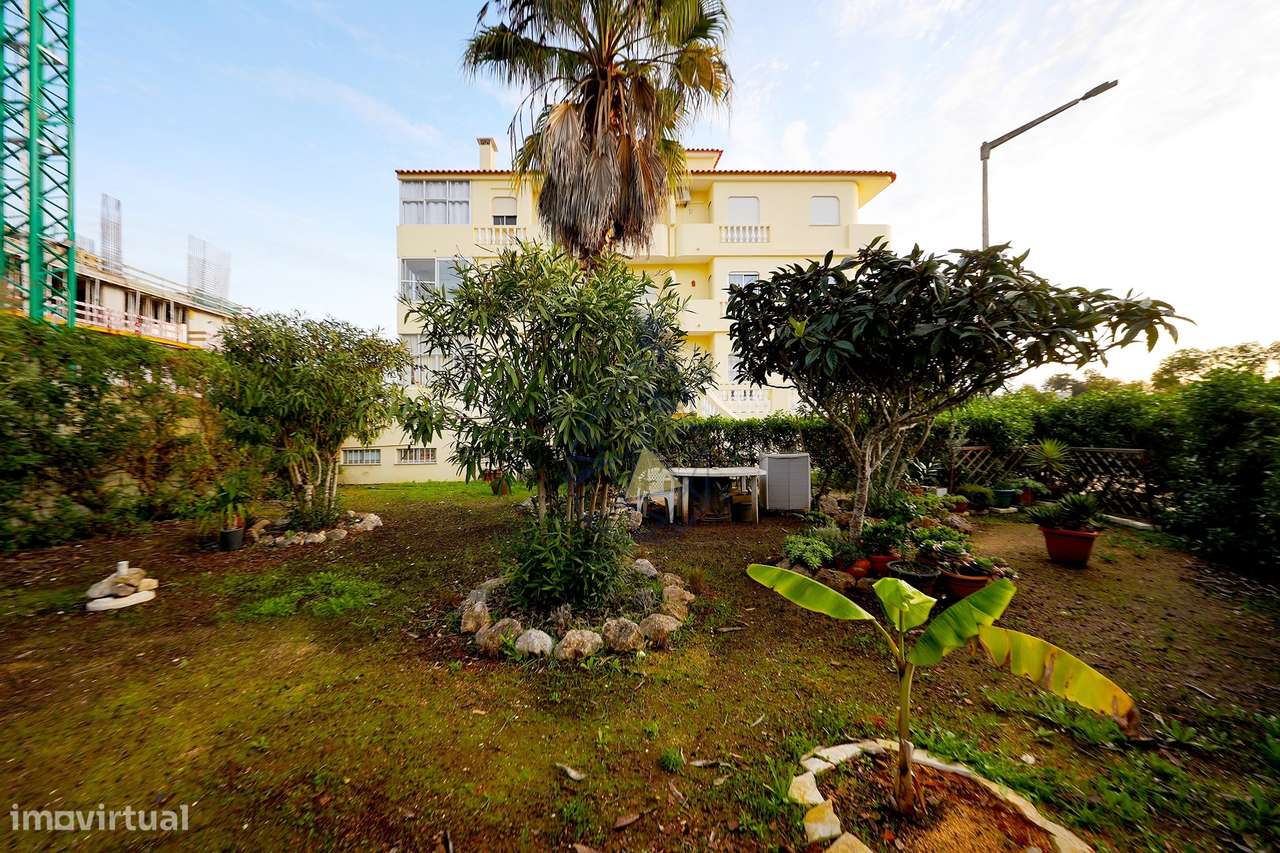 T2 em Bemposta com arrecadação privativa e terraço comum espaçoso  - A-39