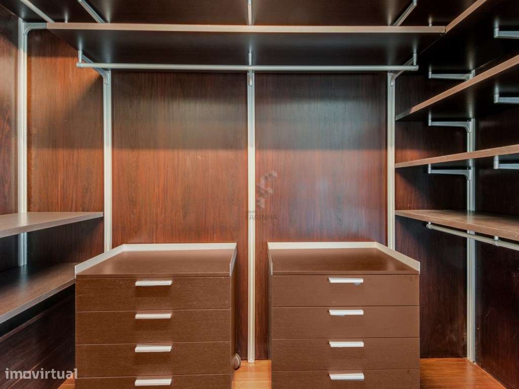 Apartamento T4 de elevado padrão, pronto a habitar na zona nobre do...-10