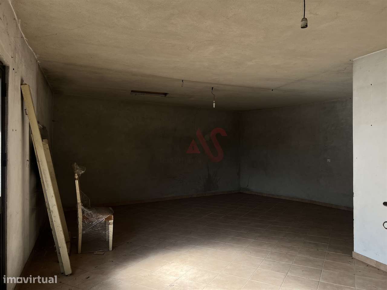 Moradias para Restauro com Terreno de 1.682 m² | Raimonda, Paços de Fe-13