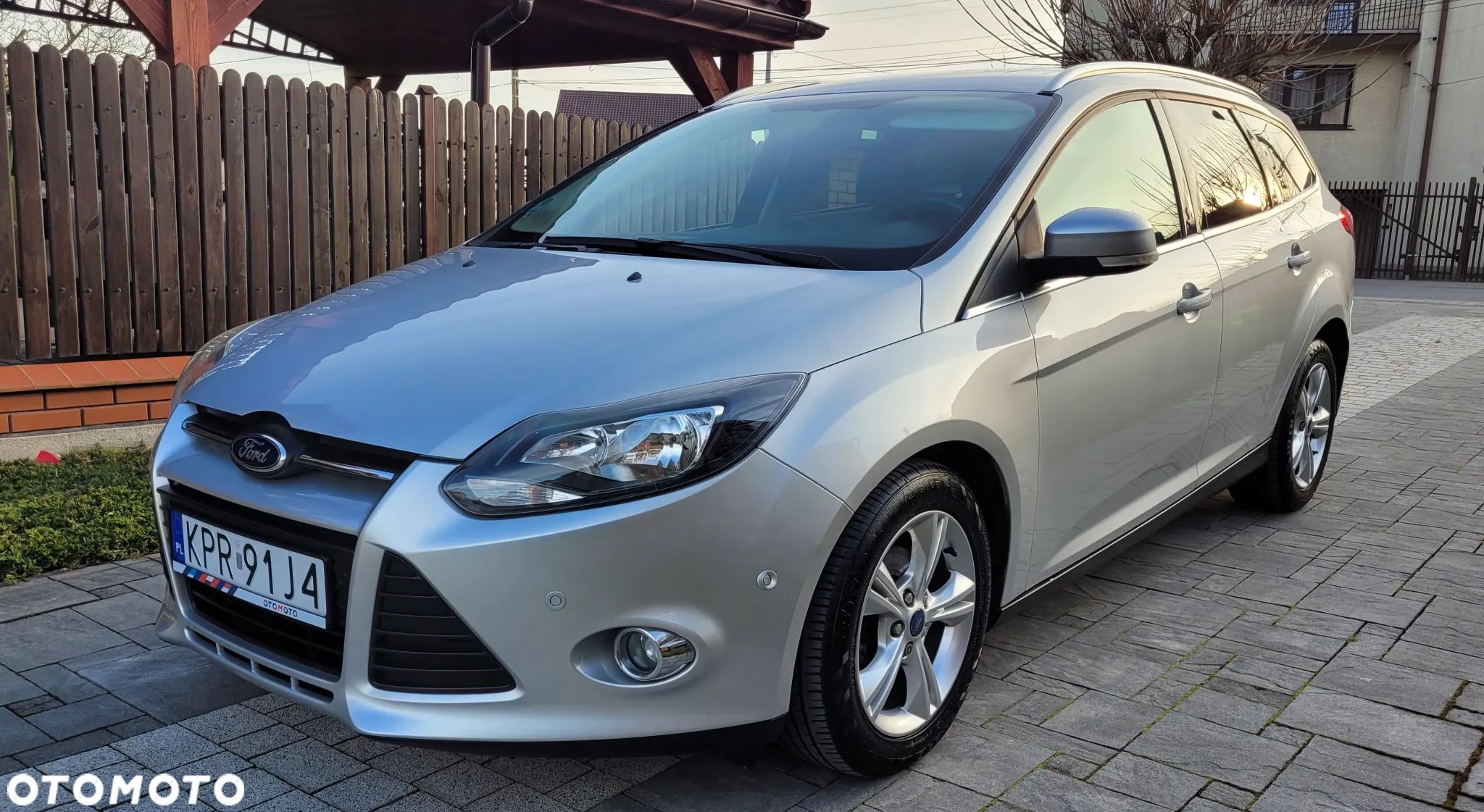 Ford Focus Turnier 1.0 EcoBoost Start-Stopp-System Champions Edition - 1