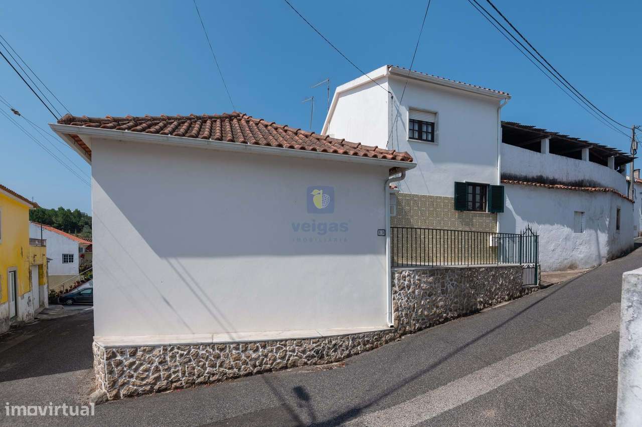 Moradia com Glamour! T4 com Garagem e Terraço no Centro de Vidais-5