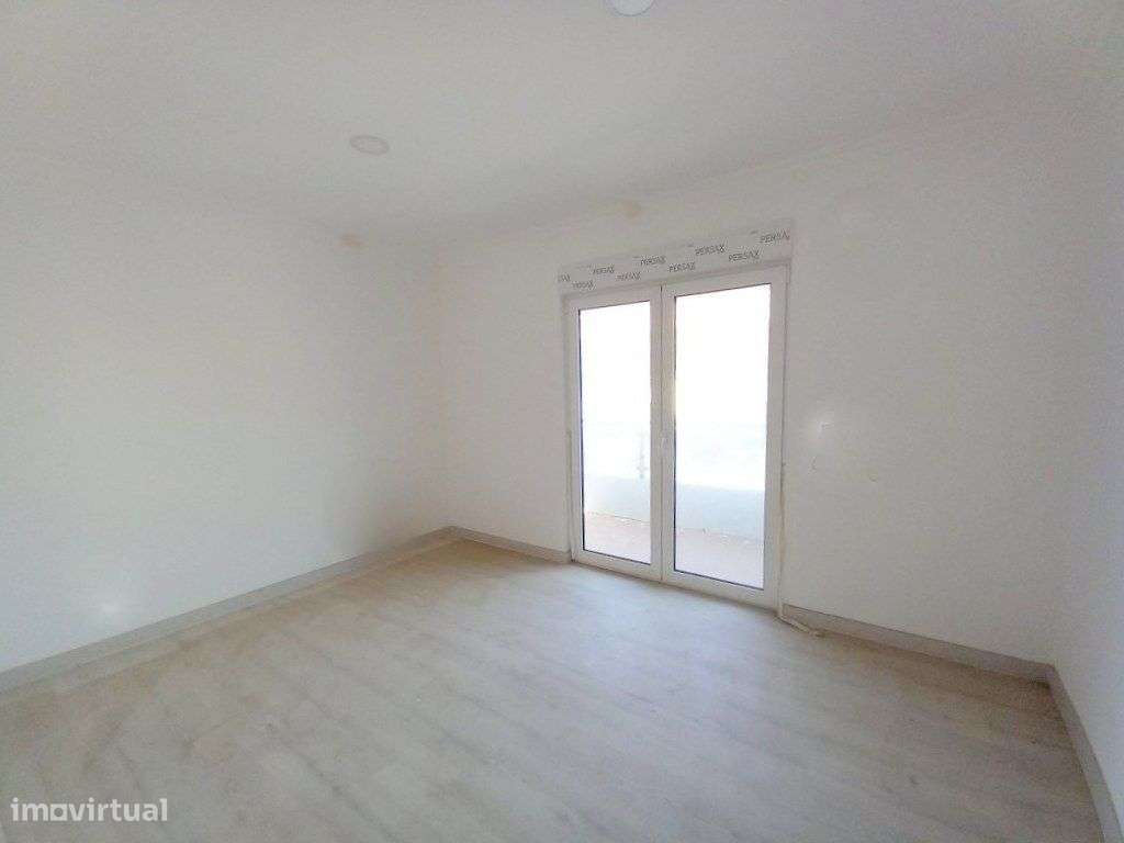 Vivenda Remodelada em Foros de Amora-10