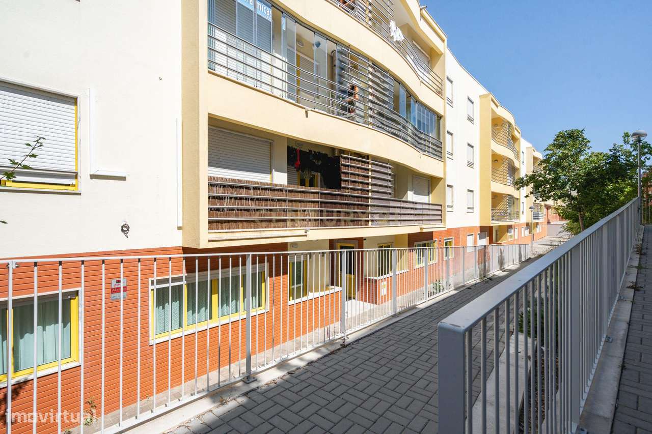 Apartamento T2 com Varanda em Loures - Oportunidade Única!-18
