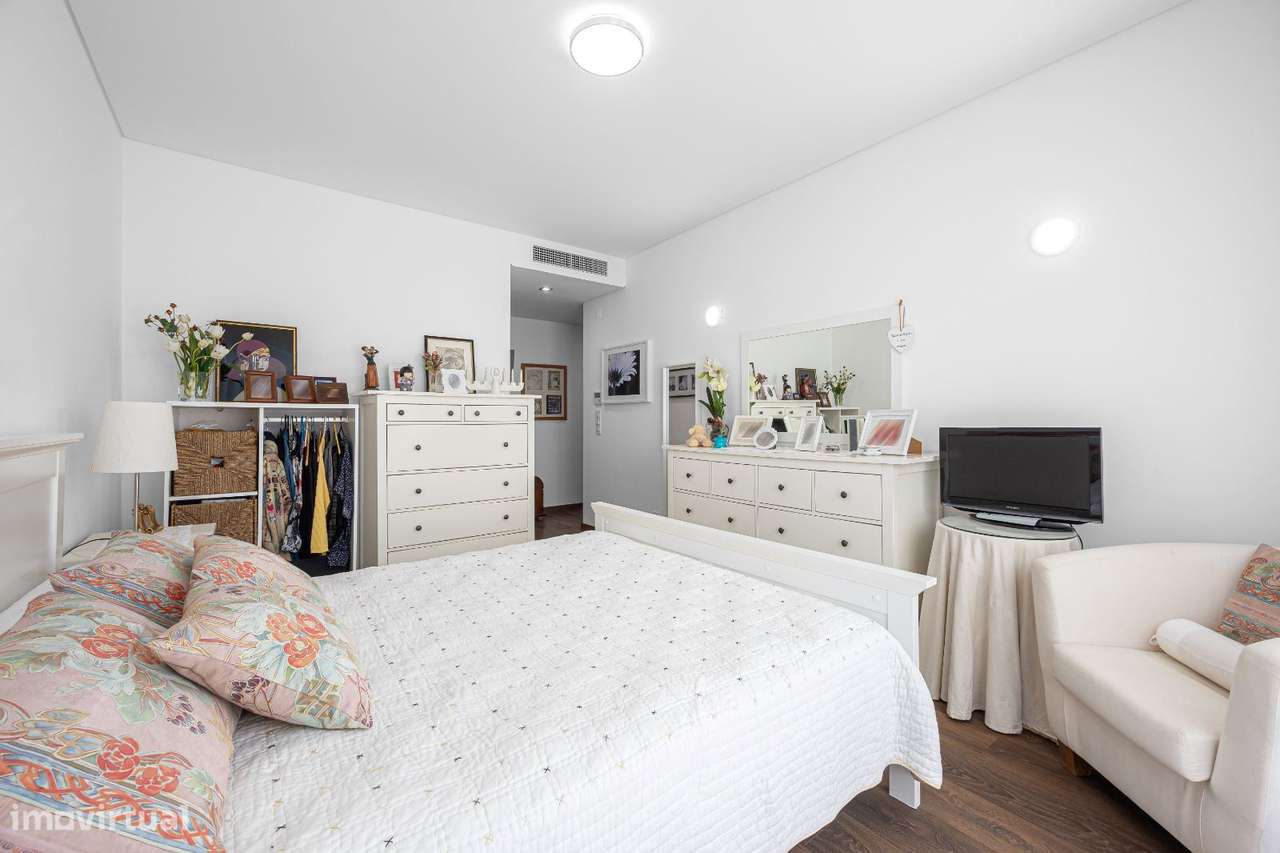 Apartamento T3 Odivelas - Parqueamento - Edifício Odivelas Plaza - Grande imagem: 4/22