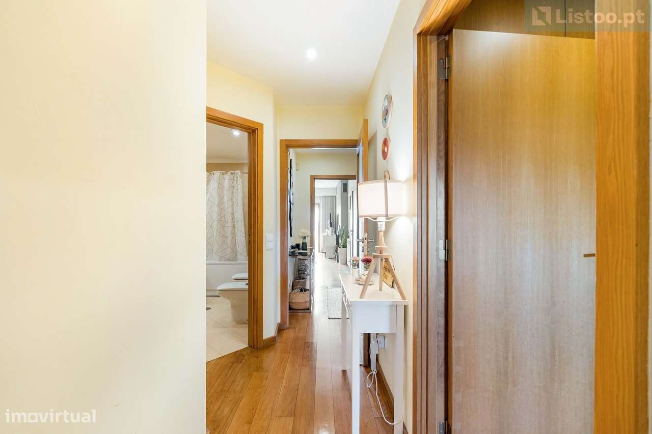 Apartamento T2 Amplo c/ Varanda e Garagem | Canidelo-17