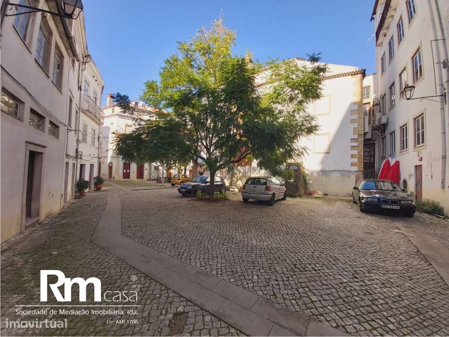 Excelente Prédio remodelado junto à Praça do Comercio-55