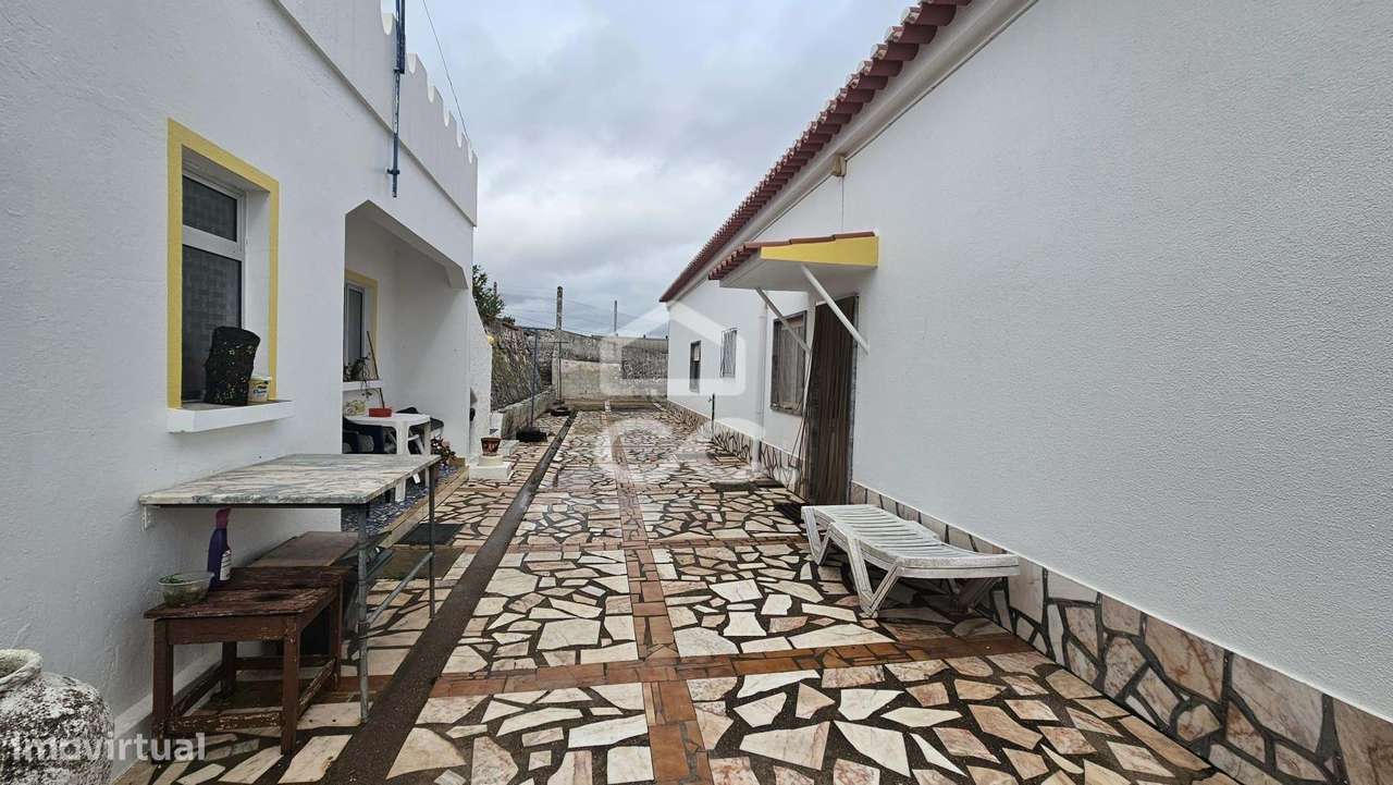 Moradia V4 com 174 M2, aproveitamento de sótão, garagem para 2 viatura-10