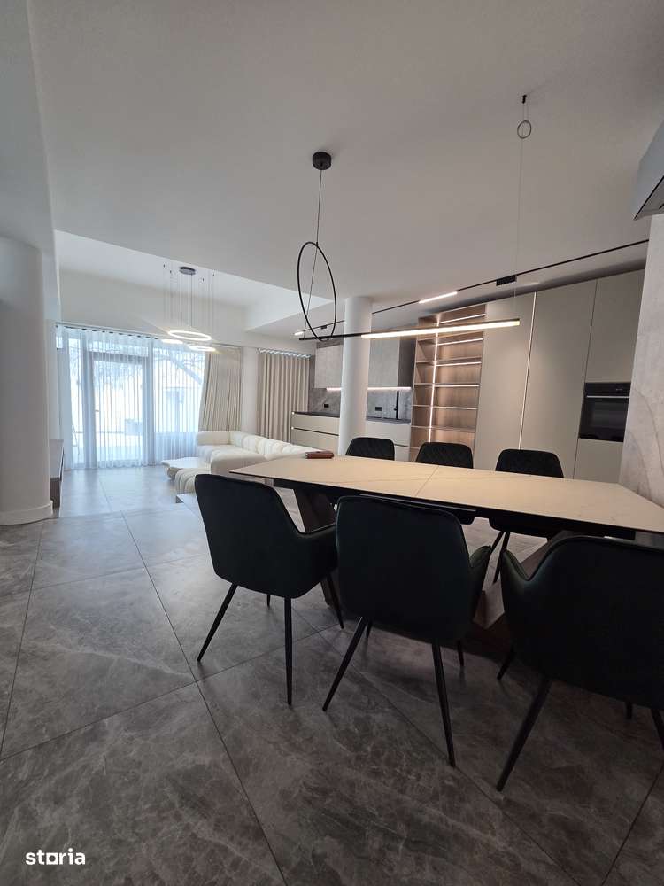 Vilă cu arhitectură futuristă și design avangardist la Cheie-1