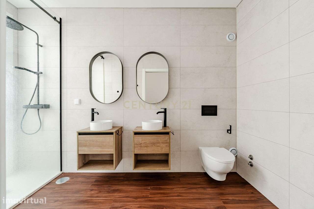 Moradia T4 em Fernão Ferro, Seixal, com Piscina e enorme Jardim-38