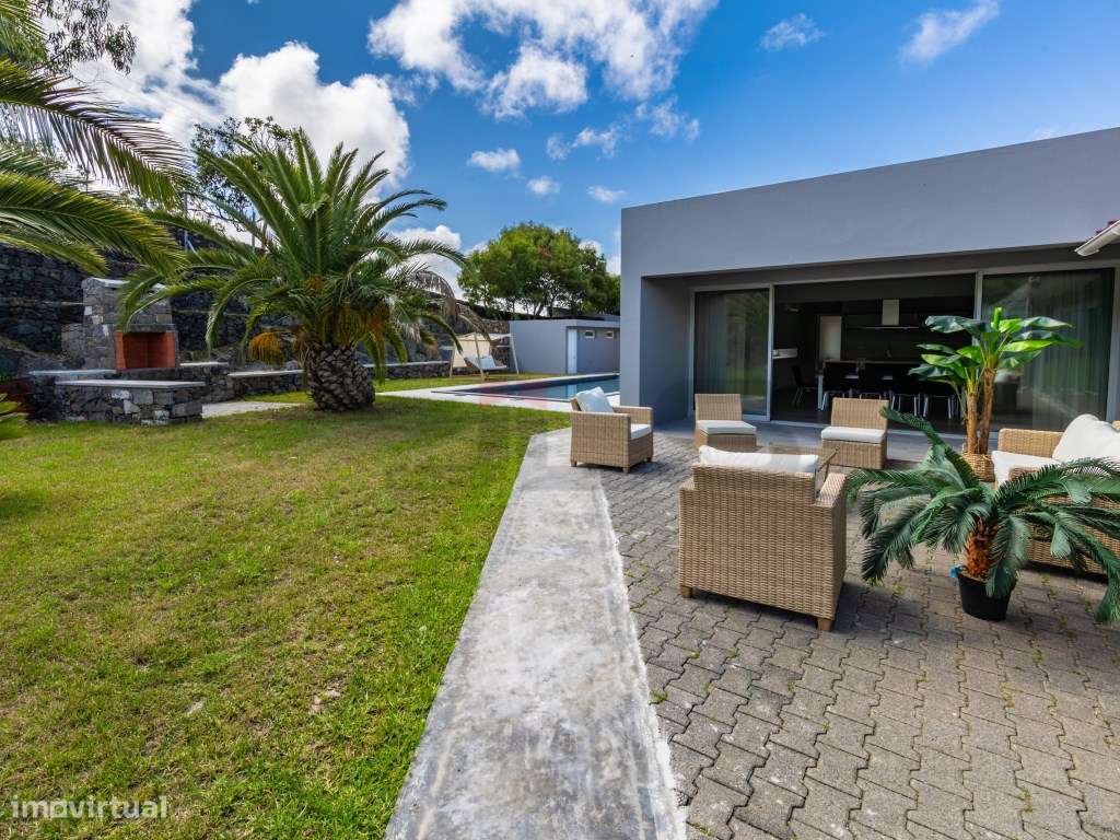 Moradia Térrea de Luxo com 4 Suites e AL de Alta Rentabilidade - Grande imagem: 4/29