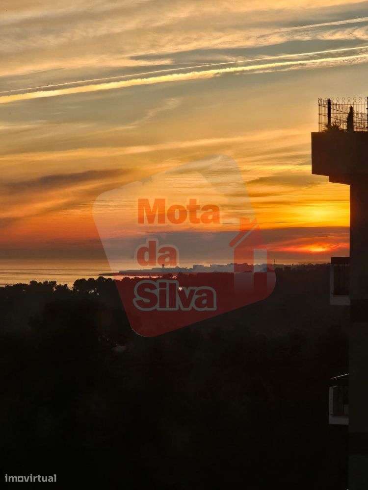 T4 com Vista de Mar em Linda-a-Velha-13