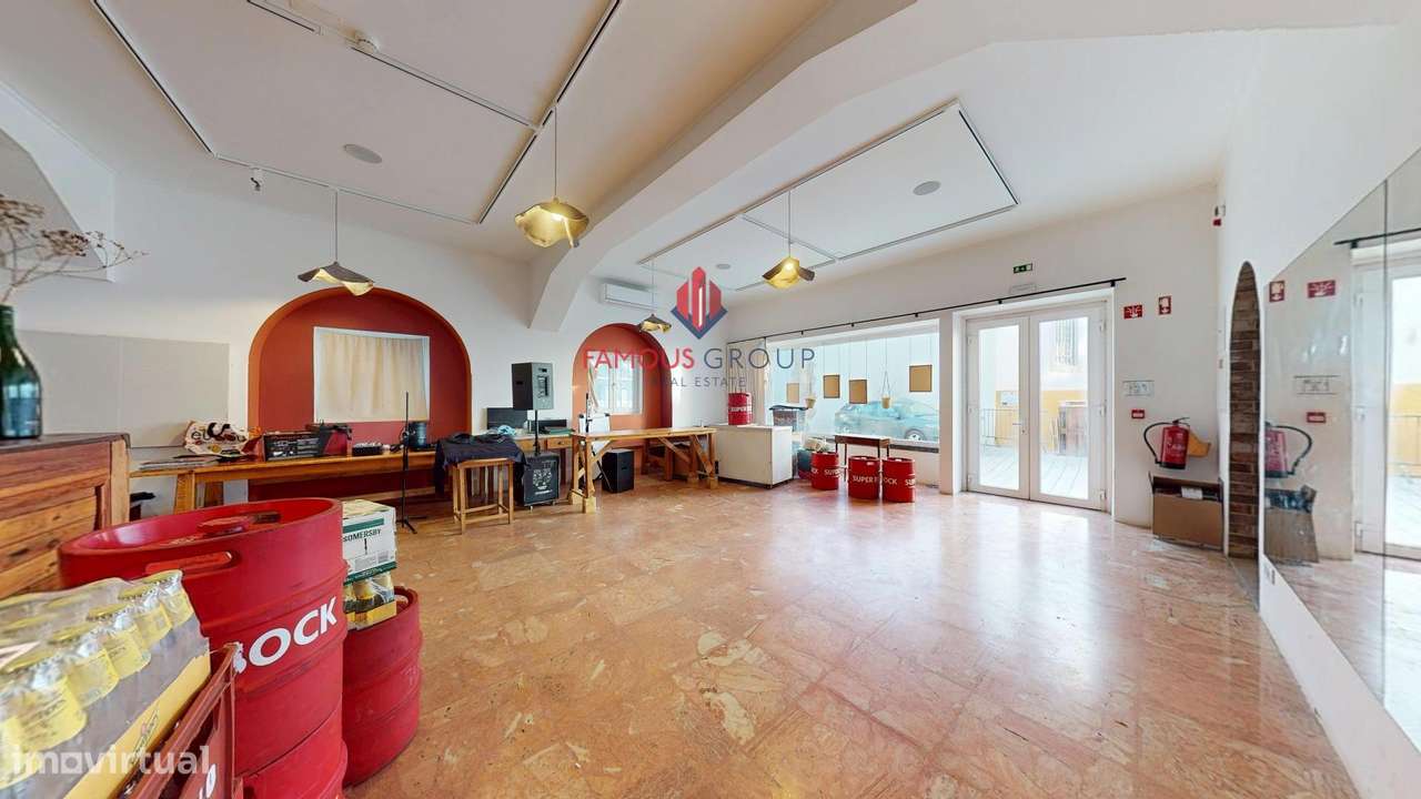 Prédio Histórico com Alojamento Local, Restauração e Espaço...-23