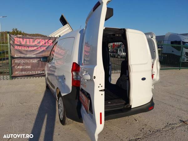 Ford Transit Courier - 12