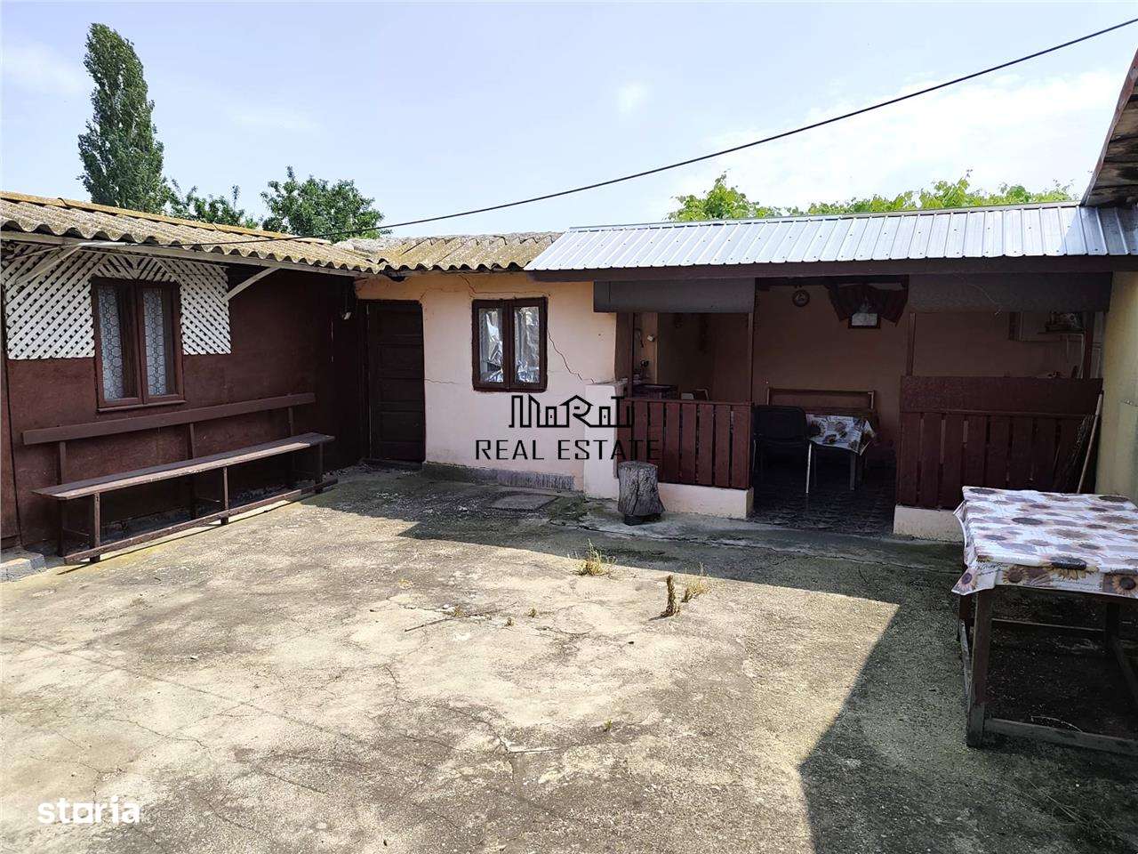 Proprietate spatioasa de vanzare in Gaesti, Dambovita - ideala pentru-9