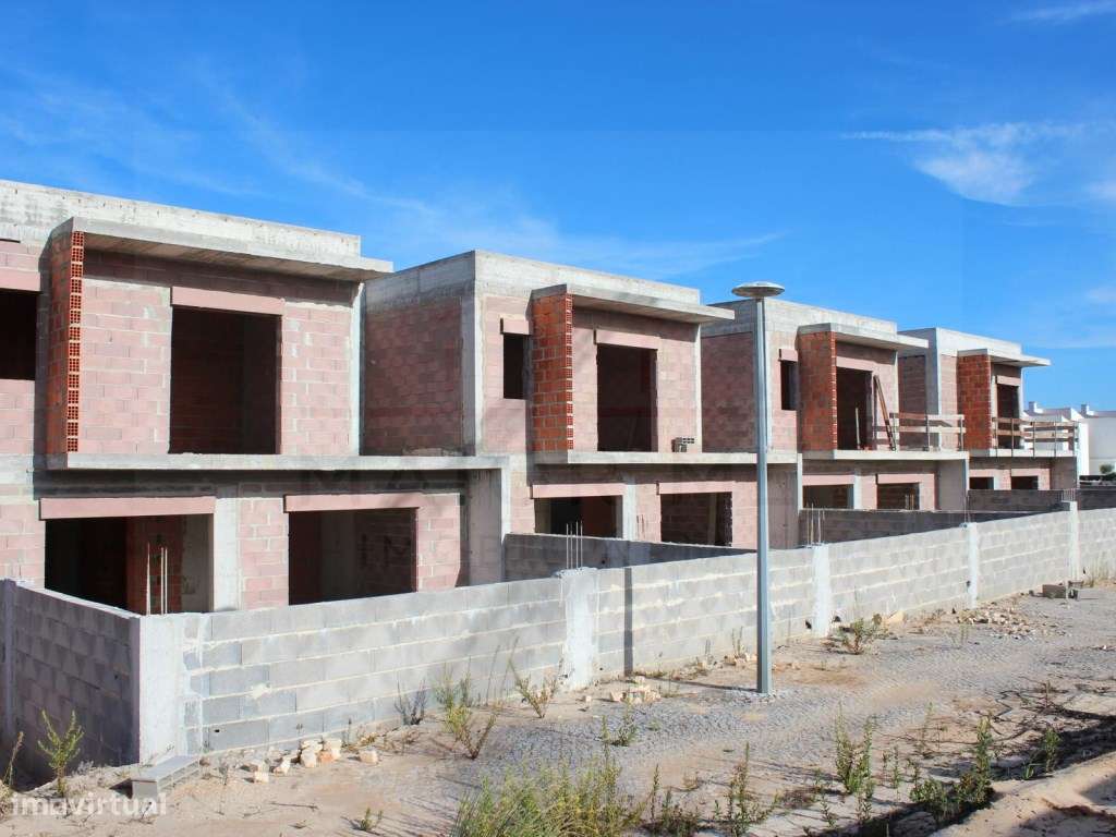 Moradias T3 em construção na urbanização Fonte Lagoa, Rio Maior-23