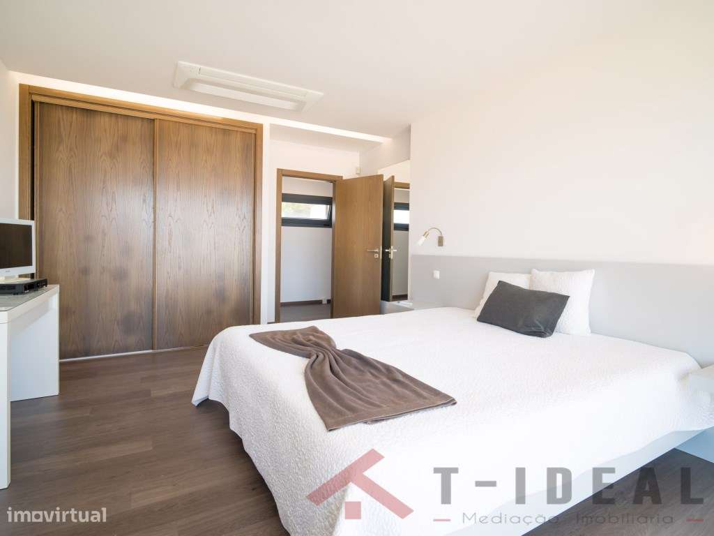 Moradia T4 Moderna Vista Mar-42