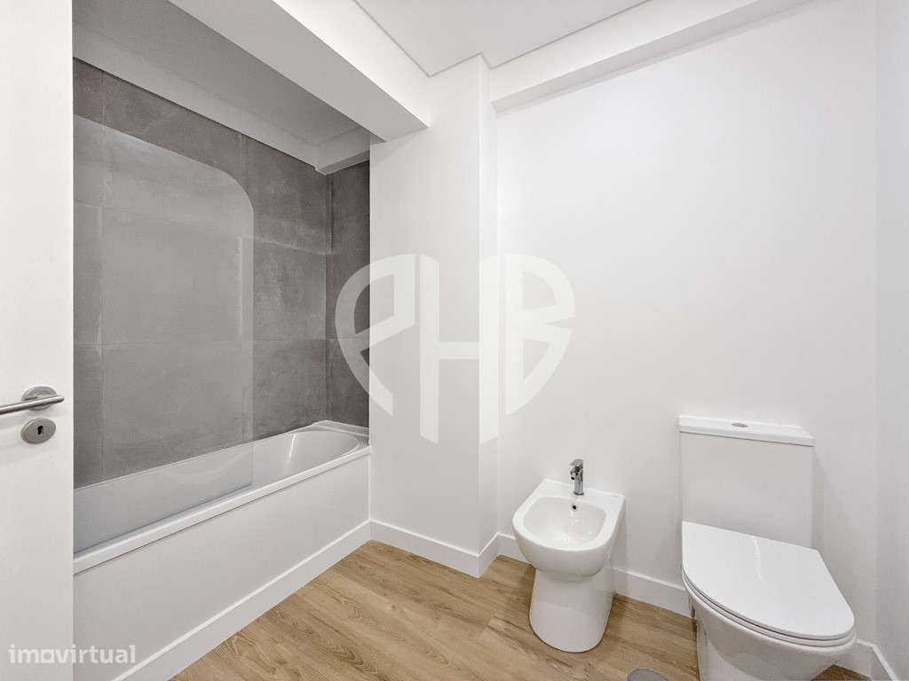 Apartamento T3 Totalmente Remodelado // Estrada da Luz-27