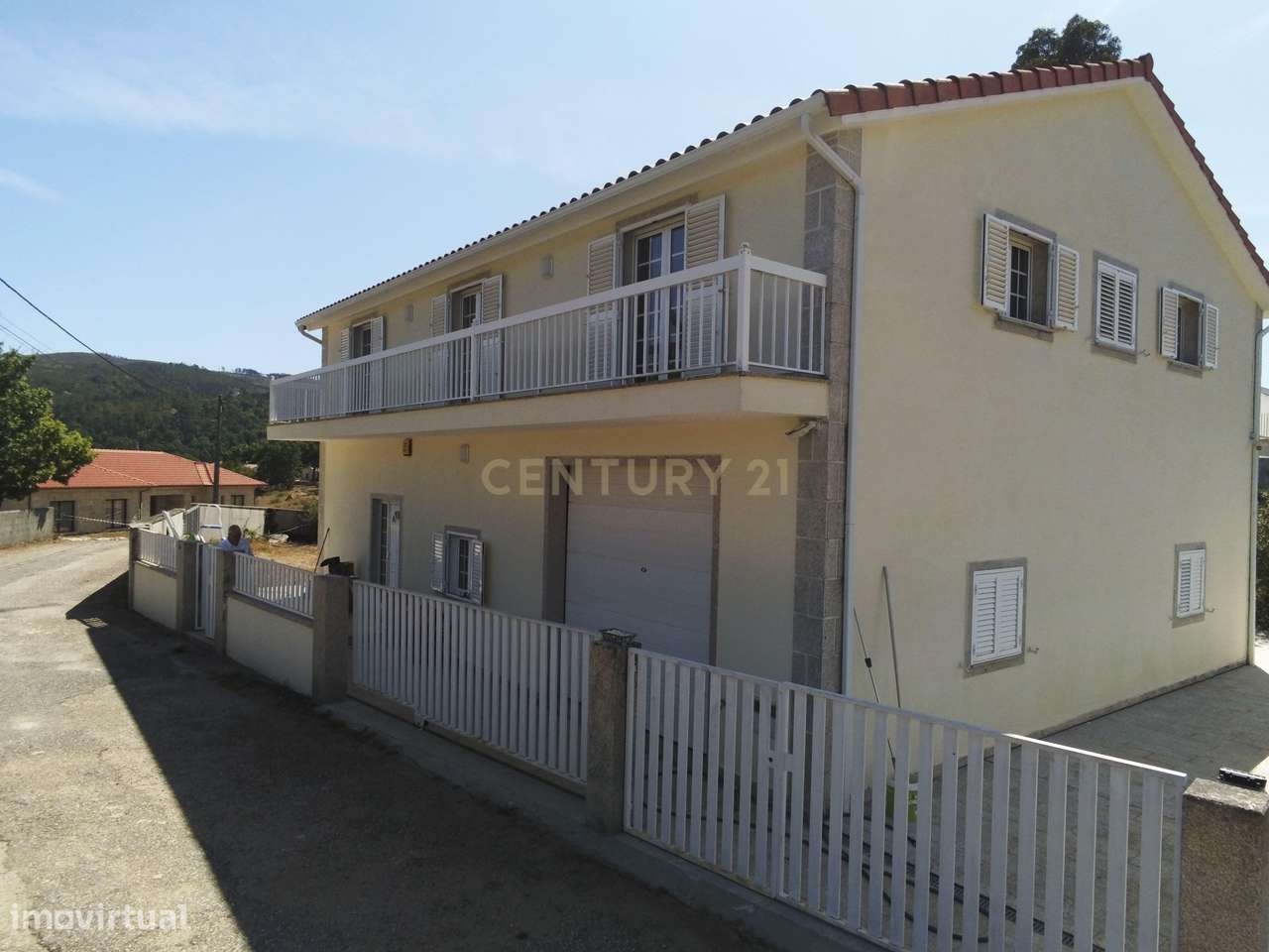 Moradia Exclusiva em "Ilha" Privativa na Albufeira de Venda Nova – Ger-37