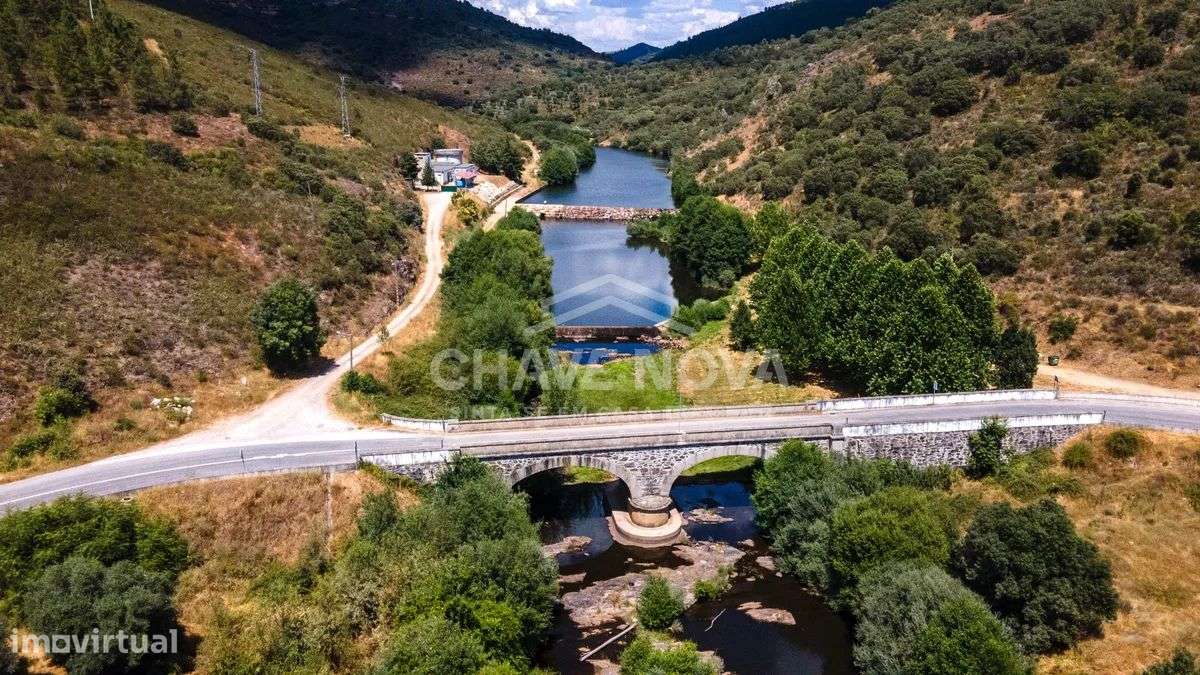 Moradia T4 com 1,355 Hectares de Terreno | Outeiro | Bragança-21