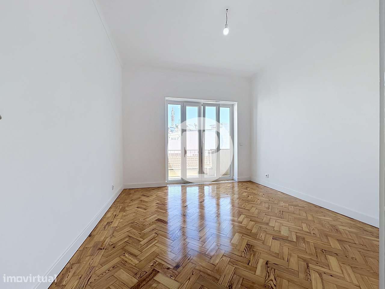 T3 remodelado no centro das Caldas da Rainha, último piso com varanda-18