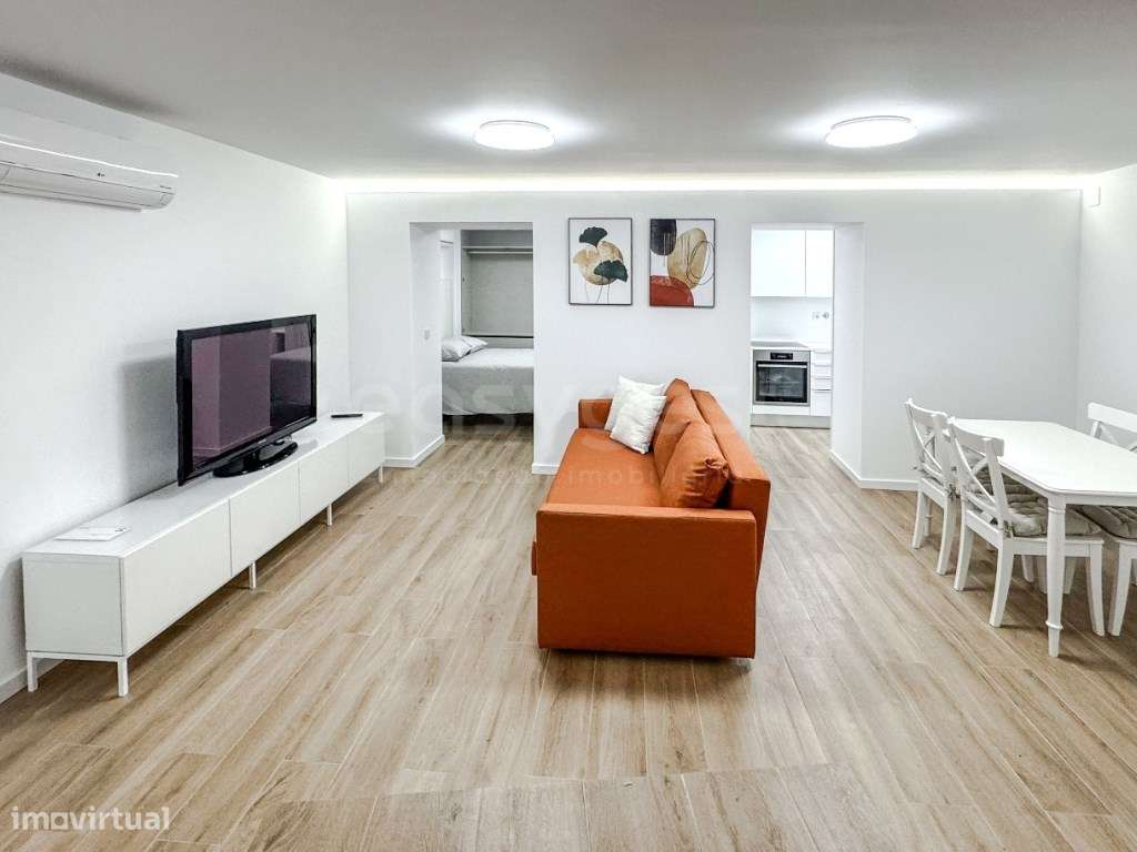 Apartamento T1 Totalmente Remodelado No Coracao Do Bairro Alto