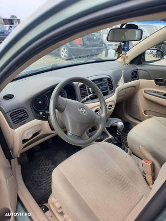 Dezmembrez Hyundai Accent - 6