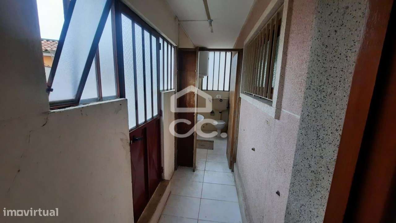 Apartamento T1+1 com Armazém e lugar de garagem-9