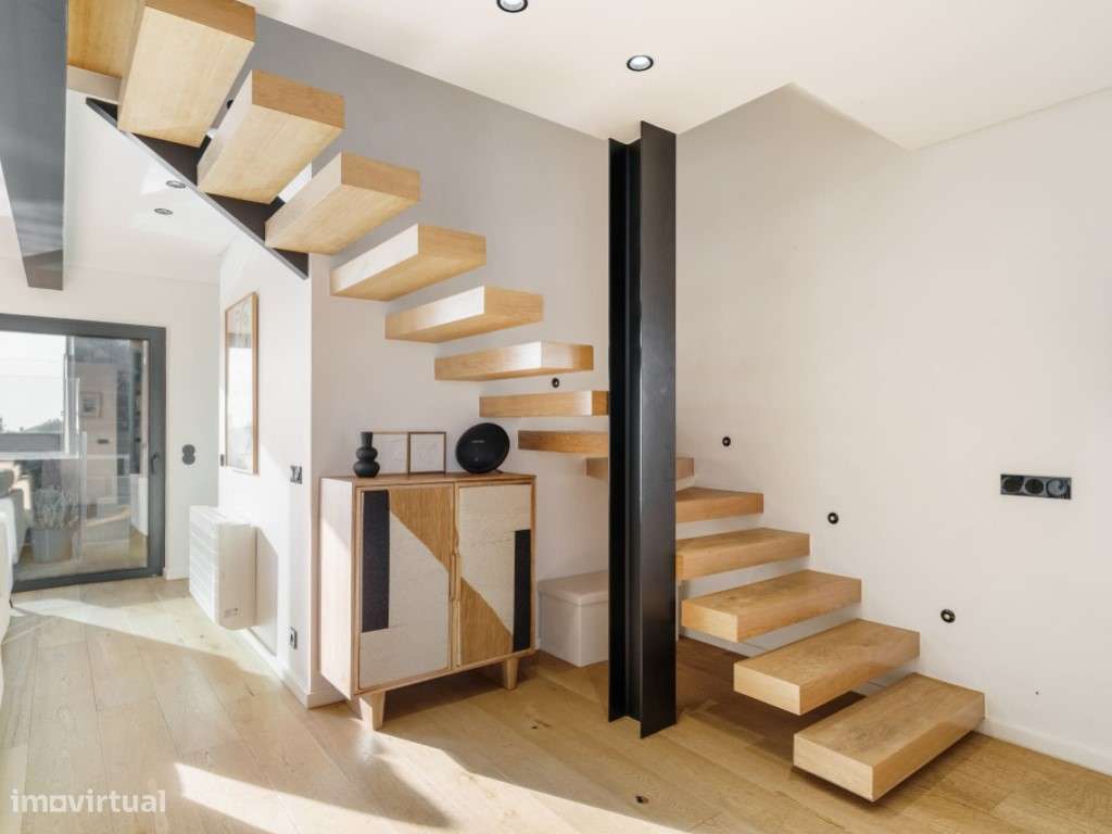 Moradia V3+1 totalmente renovada com vista mar-27