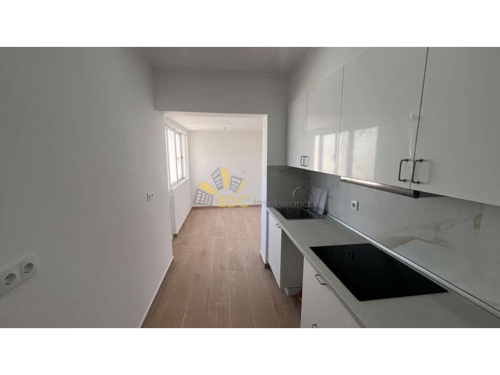 Moradia T3 - Remodelada com 2 frentes no centro de Mem Martins | Nã...-8