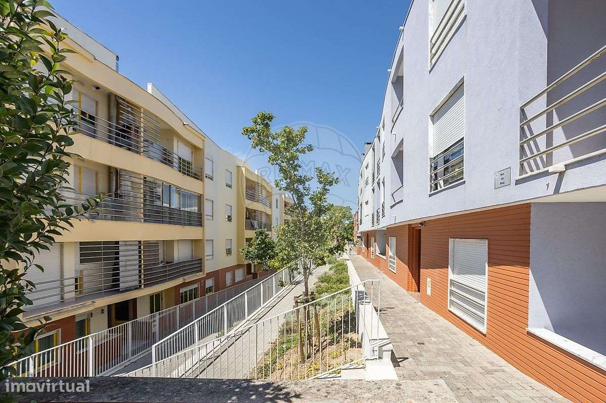 Apartamento T3 à venda em Camarate-39