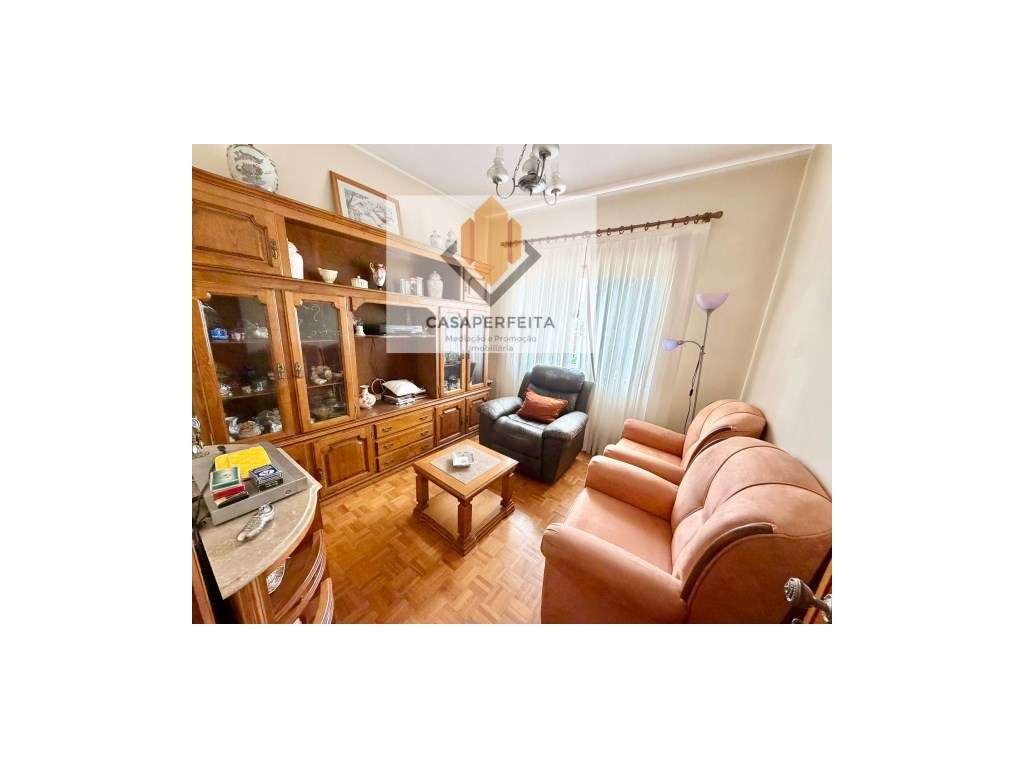 Andar Moradia T3 de 3 Frentes com Terreno, Garagem e Anexos - Avintes-18