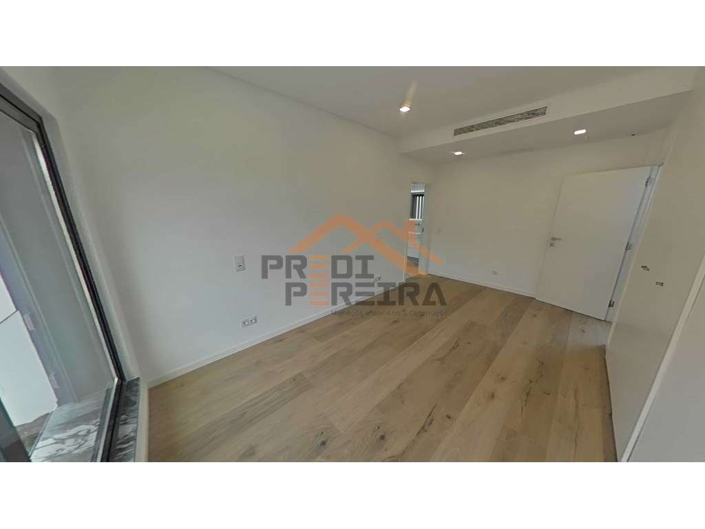 Moradia T4 em condomínio privado com piscina, no Fanqueiro em Loures-41