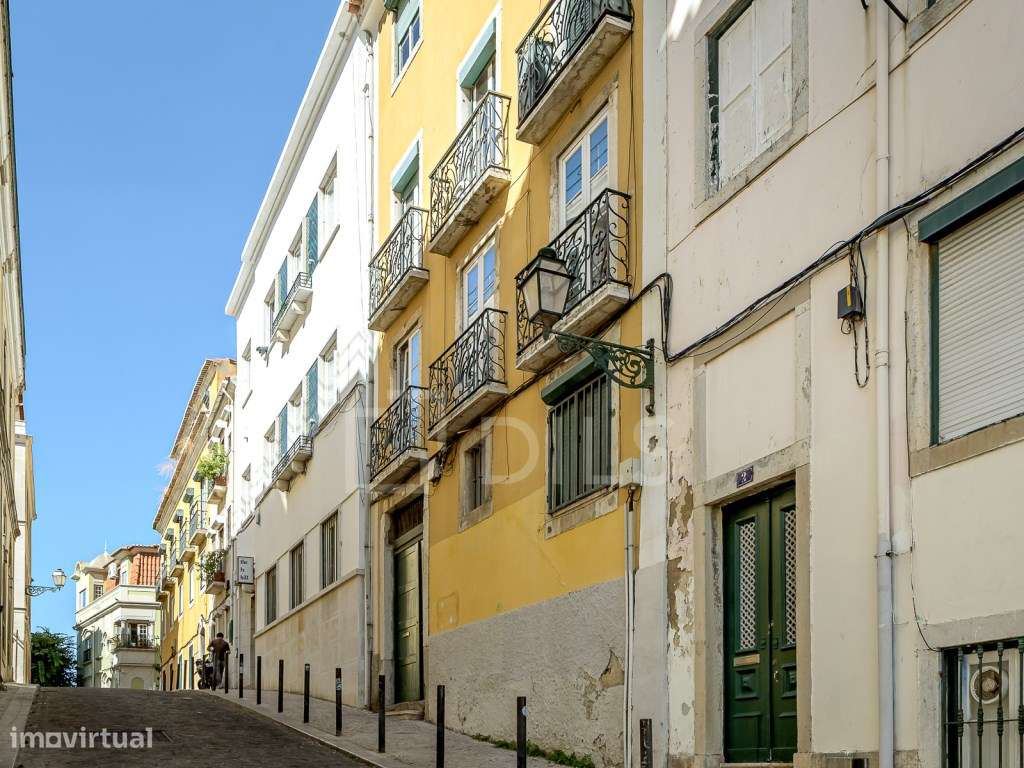 Prédio para reabilitação junto à Bica, Lisboa-0