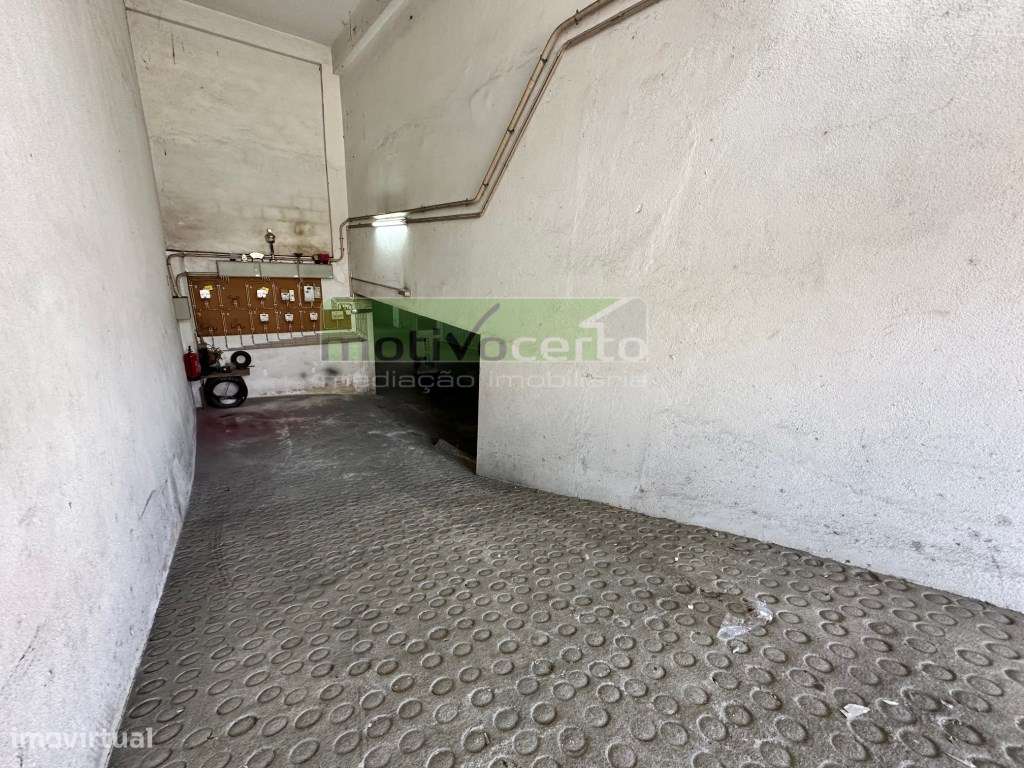 Armazém/Box no Centro de Mem Martins - Localização Imbatível - Grande imagem: 4/9