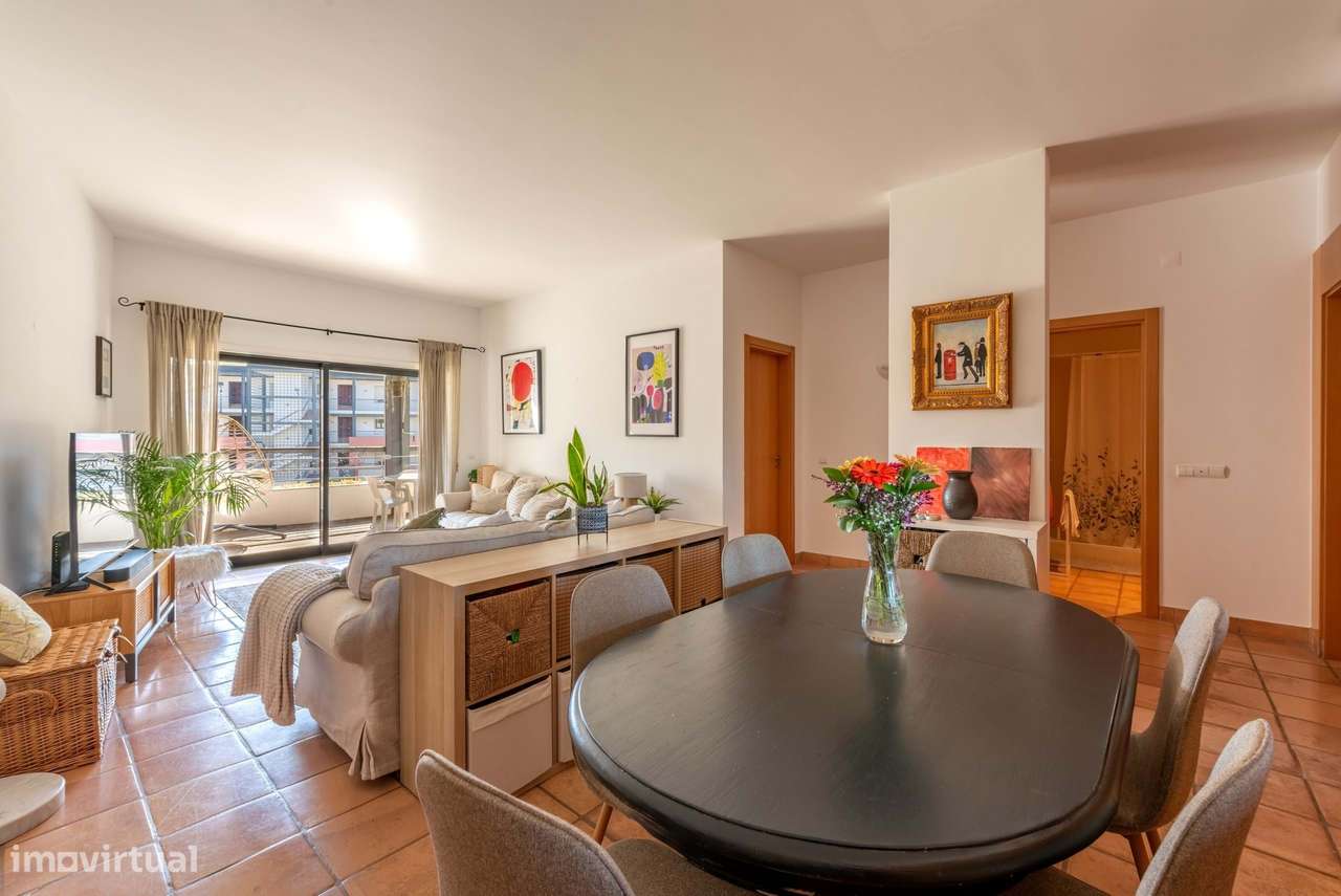 Apartamento de 2 quartos em Marina Park com grande terraço, piscina e-0