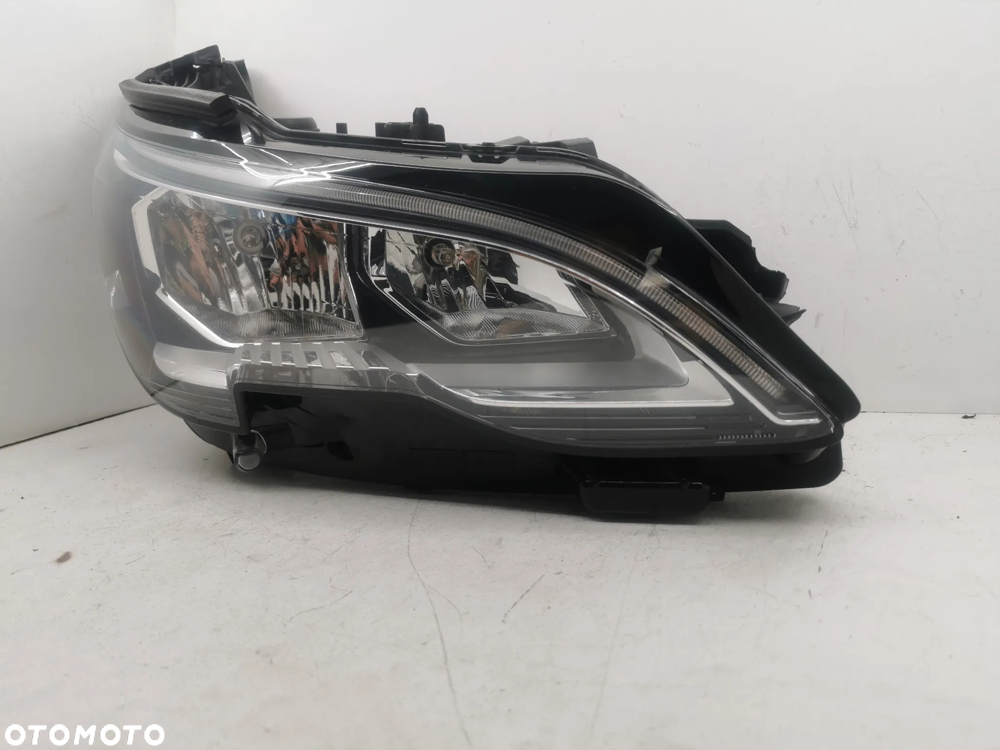 Lampa przednia prawa Peugeot 3008 5008 Zwykła - 2