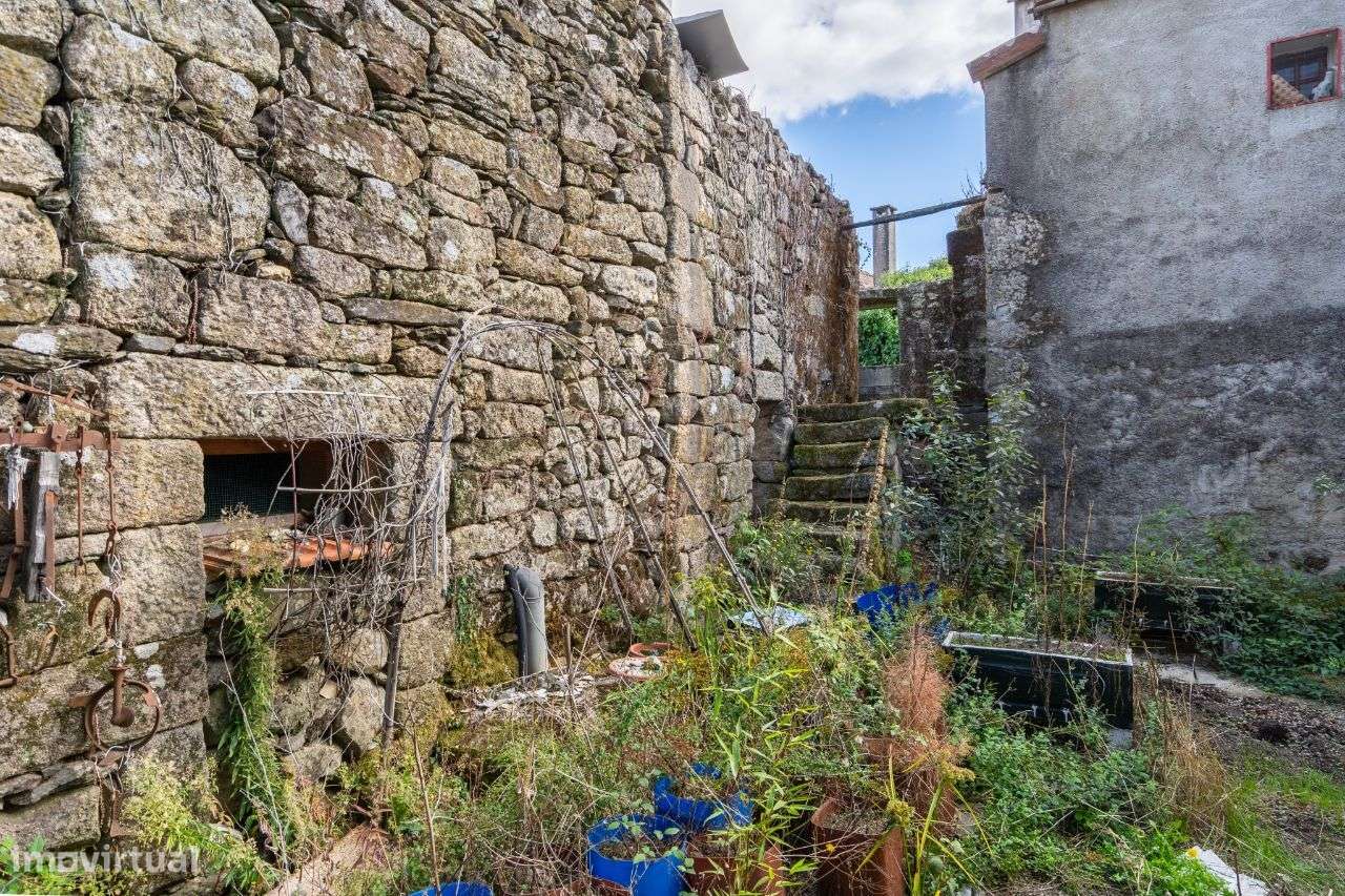 Conjunto de 4 moradias em Borbelinha, Adoufe - Vila Real-27