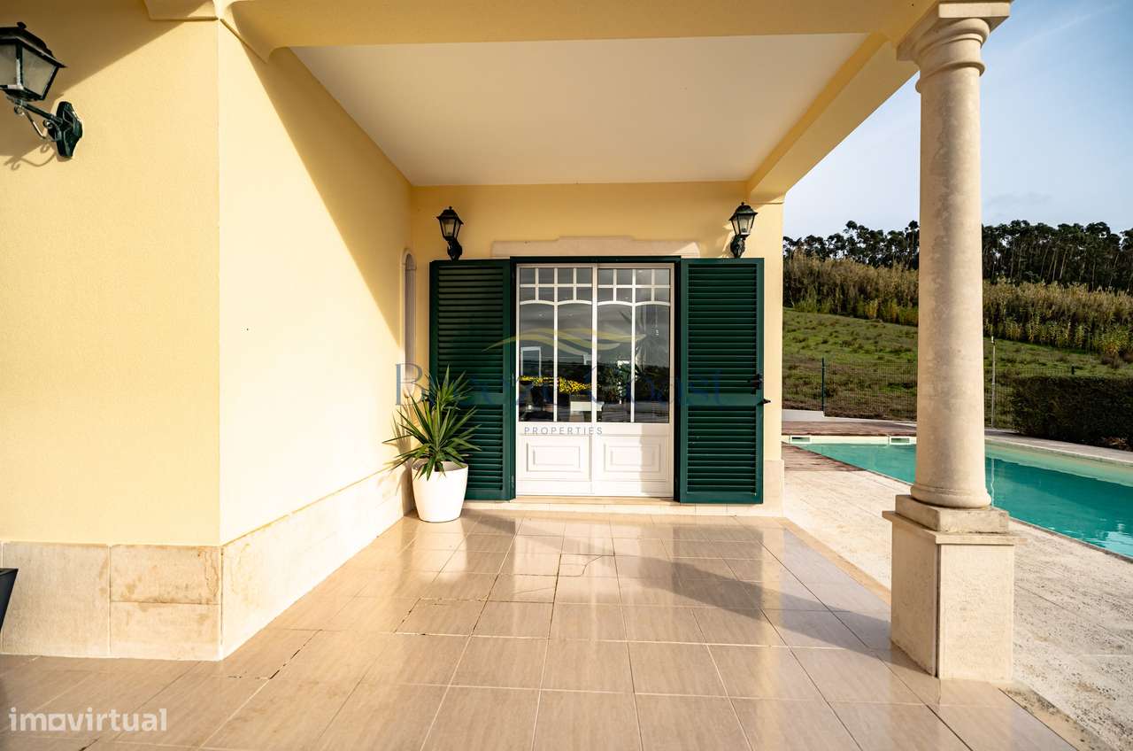 Moradia T2 com Piscina Privada e a 30m de Lisboa-11