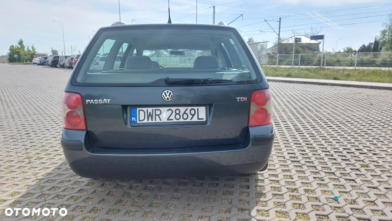 Volkswagen Passat 1.9 TDI Highline - 5